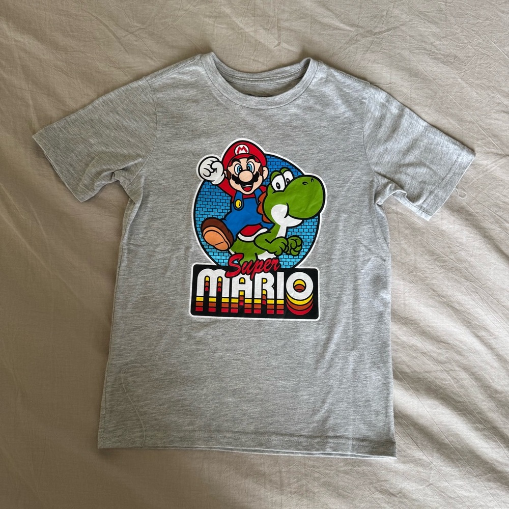 Nintendo Super Mario & Yoshi Tee – Kids Size S (6/7) – Gray